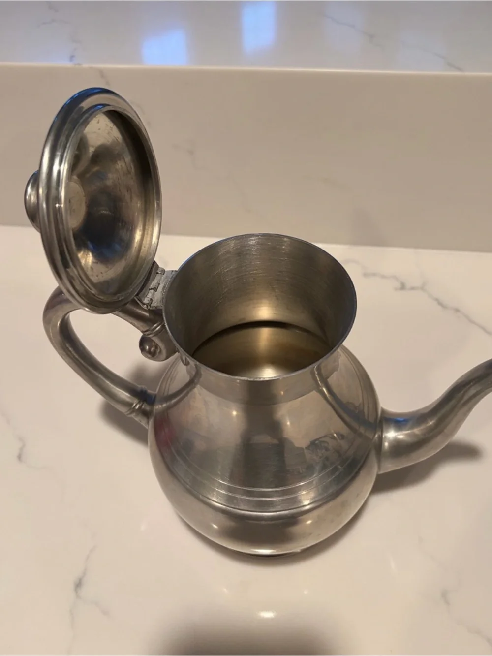 Classic Silver-Tone Metal Coffee/Tea Pot – Polished Silver Finish